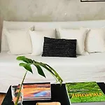 Um Cantinho No Coracao Do Leblon-Dias Ferreira