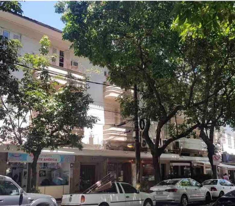Um Cantinho No Coracao Do Leblon-dias Ferreira *